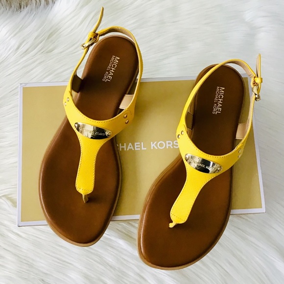 MICHAEL KORS Leather Thong Flat Sandals - Picture 4 of 8
